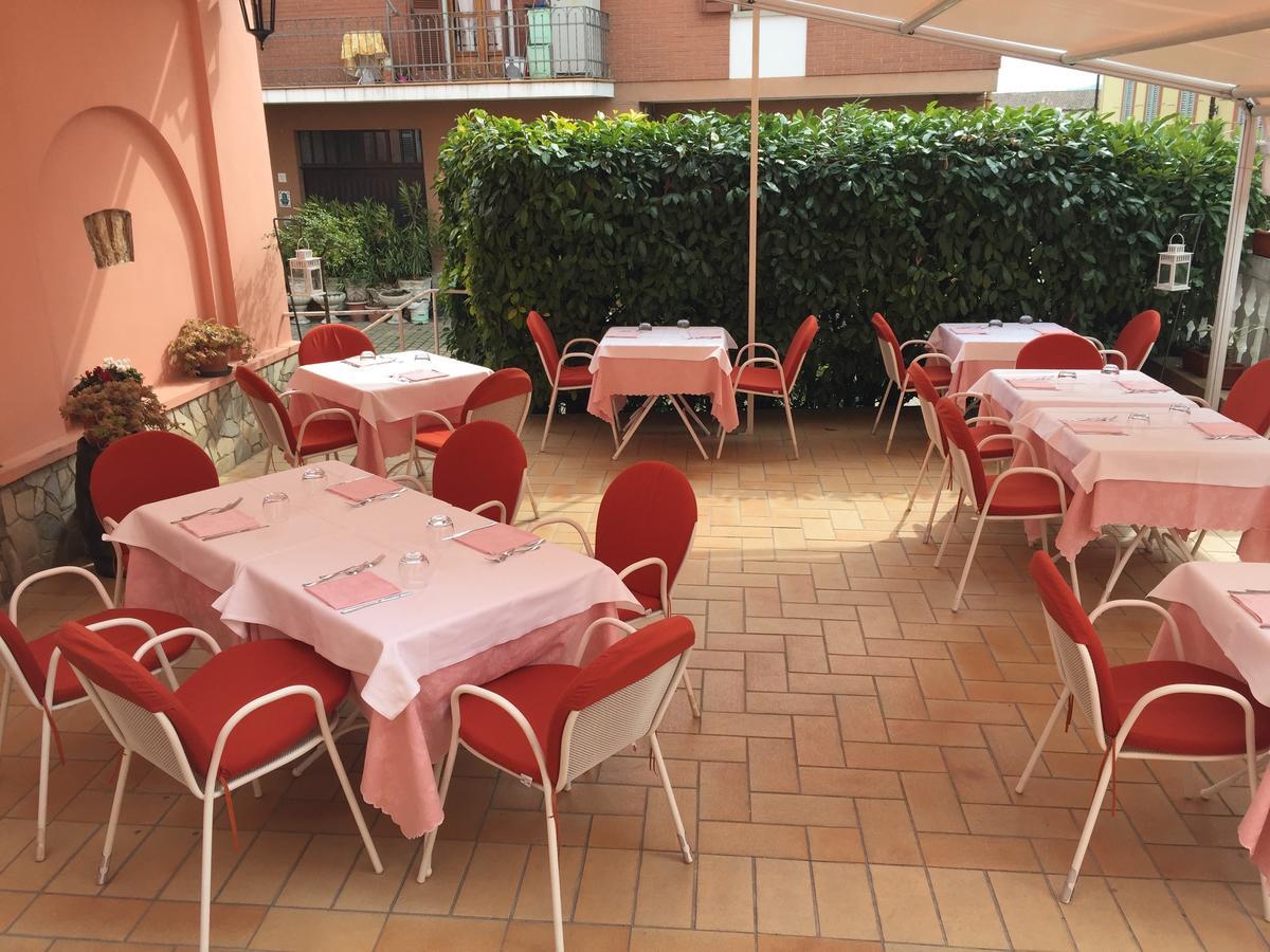Il Duca Bianco Hotel Calosso ภายนอก รูปภาพ
